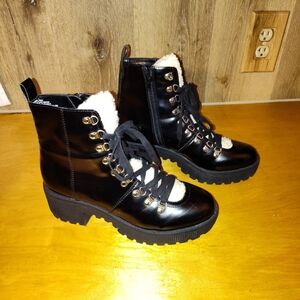 Aqua Women's Sherpa Lined Combat Boots. Sz 10